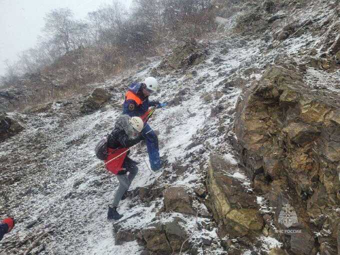 В Петропавловске-Камчатском молодая пара застряла в непогоду на Никольской сопке