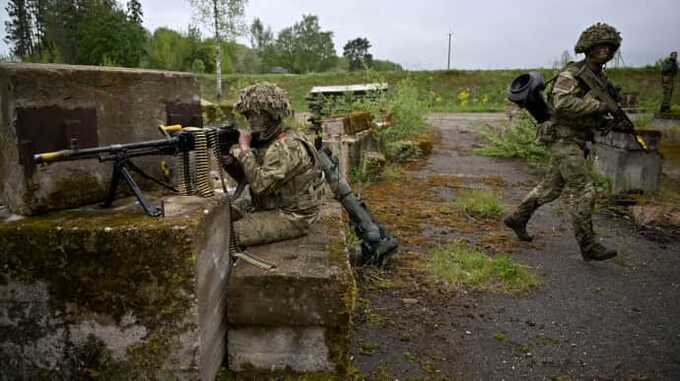 Европа не может договориться по миротворцам и военной помощи Украине — Le Monde