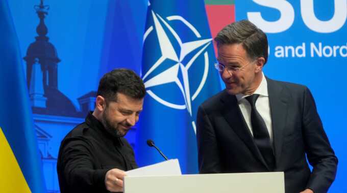 Зеленский: Украину пригласили на саммит НАТО, который пройдёт в Гааге