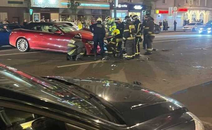 Mercedes депутата Яцкина столкнулся с маршруткой в Воронеже