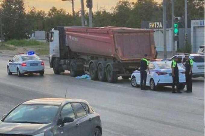 В Волгограде грузовик сбил женщину насмерть