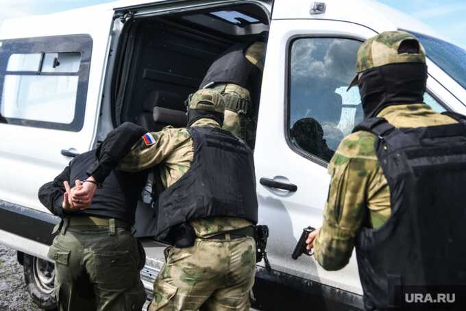 Группа захвата задержала молодого человека в Петербурге за донат ФБК