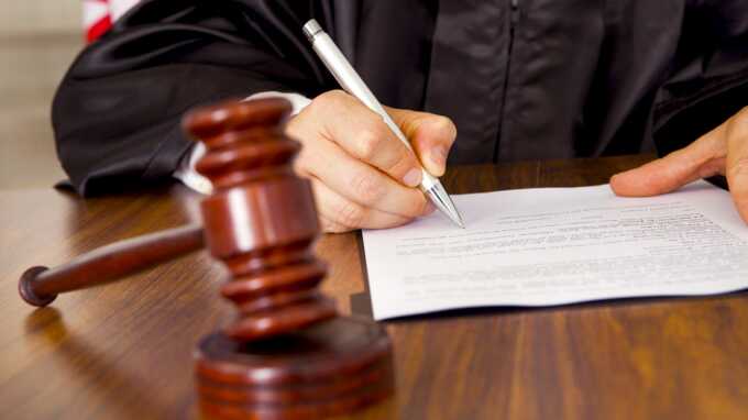 Суд приговорил художников к 3,5 годам колонии за пентаграммы на дверях военкоров