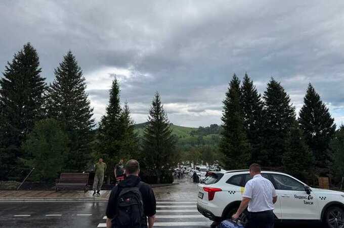 Греф и Минченко прилетели на Алтай на бизнес-джете и поссорились с таксистами