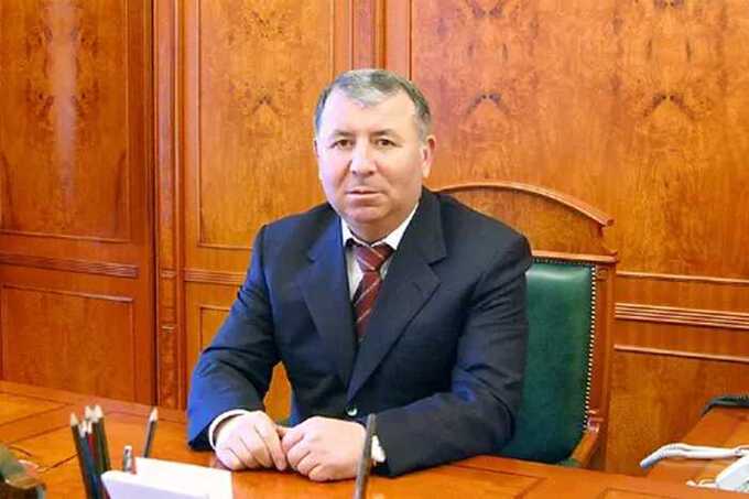 Силовики провели обыск у госсекретаря Дагестана Магомедова