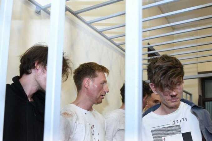 Родственники задержанных в Баку россиян пожаловались на бездействие российских властей