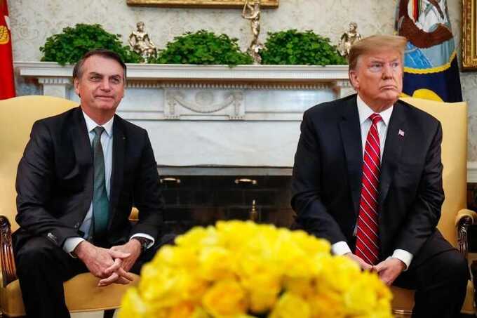Трамп требует закрыть дело Болсонару и грозит Бразилии торговыми мерами