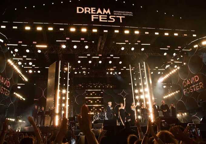 Российские туристы массово сдают билеты на Dream Fest из-за замены артистов