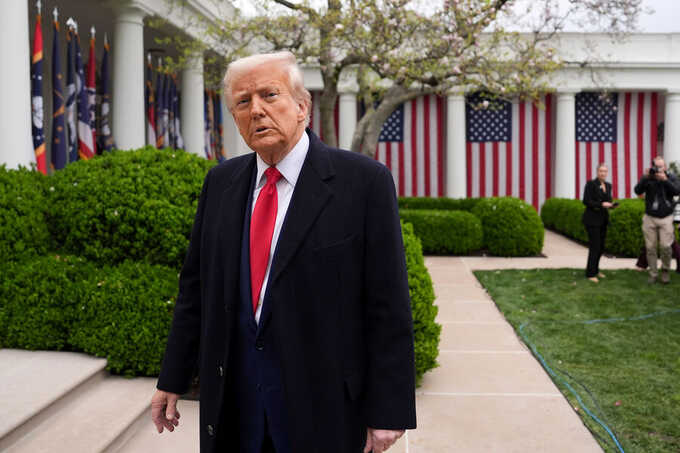 Трамп заявляет о разочаровании, но продолжает контакт с Путиным