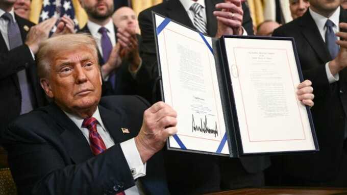 Дональд Трамп подписал закон о стейблкоинах