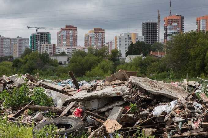 Жители юга Москвы жалуются на незаконные свалки