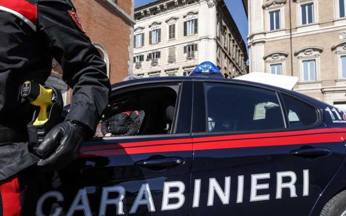 Итальянская полиция арестовала 13 граждан Китая в масштабной операции против мафиозной сети