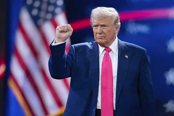 Трамп заявил, что падение цен на нефть ещё на 10 долларов может заставить Россию остановить войну